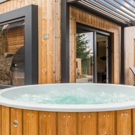 The Buiten of Type Lodge de l'Horizon Wellness - 4BE4 in Landal Namur Nature