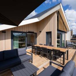 The Buiten of nr. 402 - type Watervilla Luxe 8 in Landal Zeebad