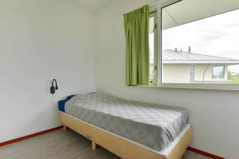 The Slaapkamer 3 of nr. 529 - type 6D3 in Landal Esonstad