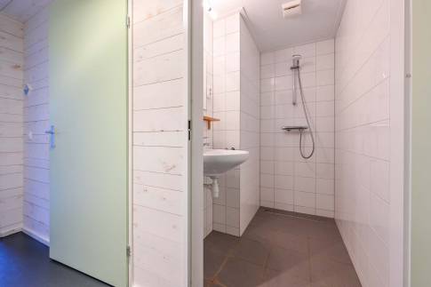 The Badkamer 2 of nr. 022 - type Lodge 6 in Vakantiepark Schaijk