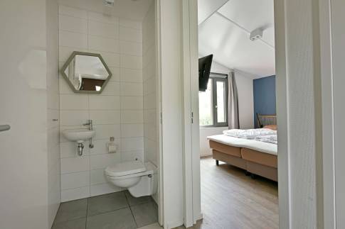 The Badkamer 1 of nr. 171 - type 6C2 in Landal De Reeuwijkse Plassen