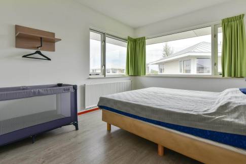 The Slaapkamer 2 of nr. 529 - type 6D3 in Landal Esonstad