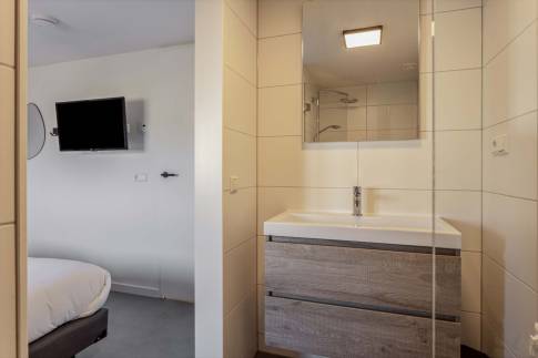 The Badkamer 2 of nr. 014 - type Strandlodge 8 in Vakantiepark Boomhiemke