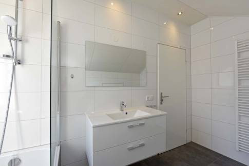 The Badkamer 2 of nr. 203 - type Luxe Villa 6B in Resort Arcen