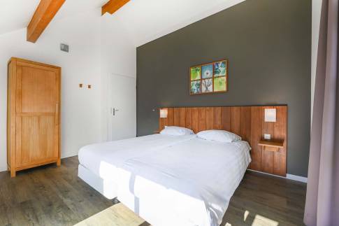 The Slaapkamer 3 of nr. 262 - type 8L1 in Landal Beach Resort Ooghduyne