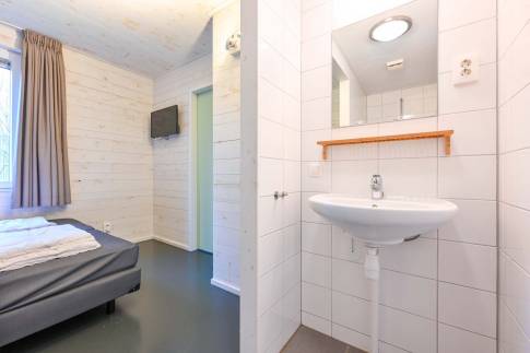 The Badkamer 1 of nr. 022 - type Lodge 6 in Vakantiepark Schaijk