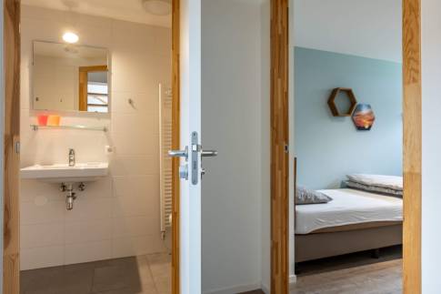 The Badkamer 1 of Type Vogelenzang 8C - nr. 140 in Landal De Reeuwijkse Plassen