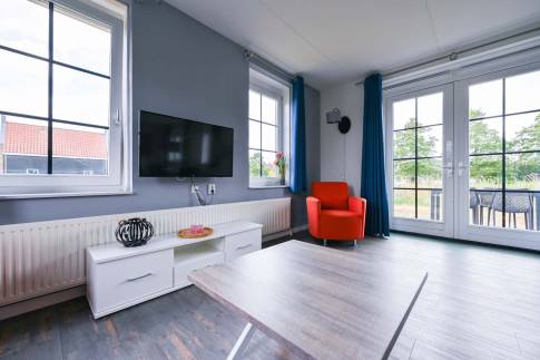 The Woonkamer of nr. 233 - type VO5A Comfort in Marinapark Volendam