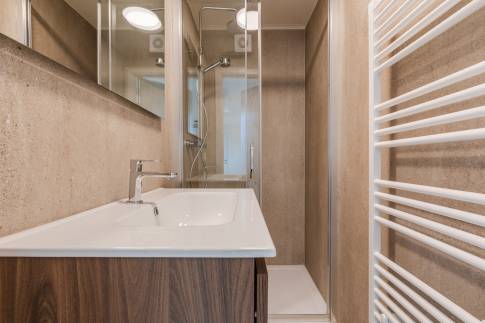 The Badkamer 2 of Type Bellevue Loft Wellness - 4-6BE1 in Landal Namur Nature