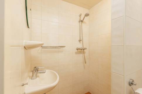 The Badkamer of nr. 094 Waterkers - type Comfort Classic Sauna 4 in Landal Bungalowpark Hoenderloo