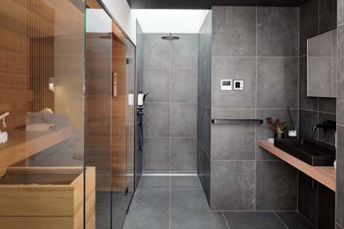 The Badkamer of nr. 402 - type Comfort C2P in Marber Veluwe