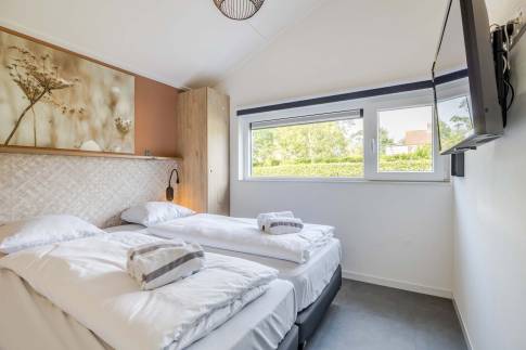 The Slaapkamer 2 of Type Watervilla Luxe 8 - nr. 402 in Landal Zeebad