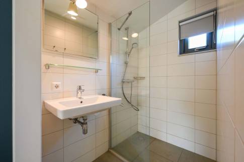 The Badkamer 1 of nr. 164 - type 6C2 in Landal De Reeuwijkse Plassen