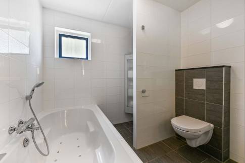 The Badkamer 1 of nr. 262 - type 8L1 in Landal Beach Resort Ooghduyne