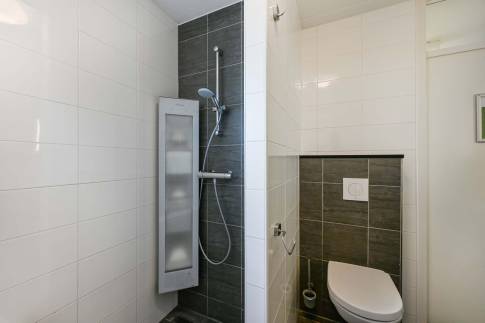 The Badkamer 1 of nr. 262 - type 8L1 in Landal Beach Resort Ooghduyne