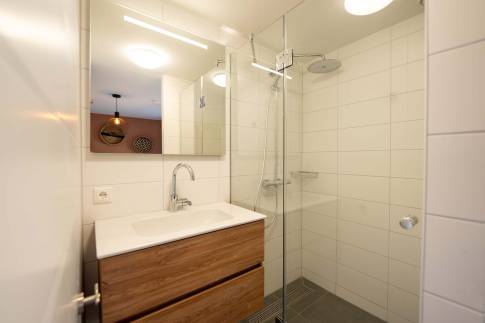 The Badkamer 1 of nr. 402 - type Watervilla Luxe 8 in Landal Zeebad
