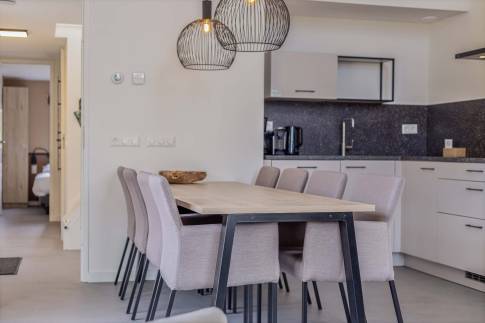 The Eetkamer of nr. 014 - type Strandlodge 8 in Vakantiepark Boomhiemke