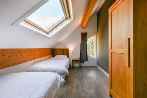 The Slaapkamer 4 of nr. 262 - type 8L1 in Landal Beach Resort Ooghduyne