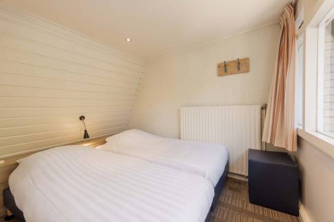 The Slaapkamer 1 of nr. 094 Waterkers - type Comfort Classic Sauna 4 in Landal Bungalowpark Hoenderloo