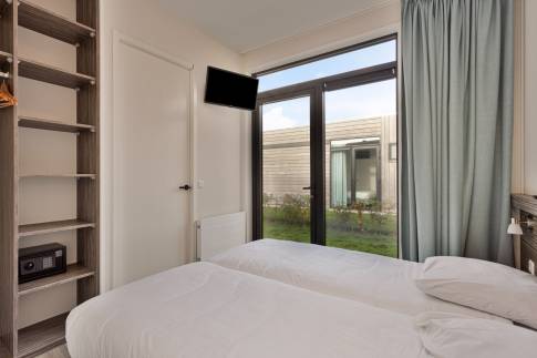 The Slaapkamer 2 of nr. 037 - Lodge 4B in Landal Park Wijdenes