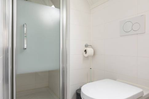 The Badkamer 2 of Type Vogelenzang 8C - nr. 140 in Landal De Reeuwijkse Plassen