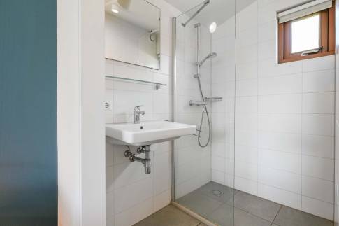 The Badkamer 1 of Type 6C1 - nr. 173 in Landal De Reeuwijkse Plassen