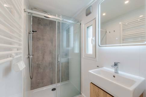 The Badkamer of Type Greenhouse - 4C3 in Landal Landgoed Bourtange