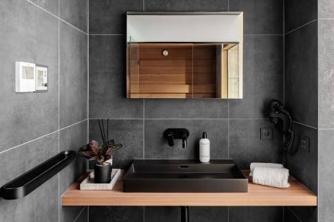 The Badkamer of nr. 402 - type Comfort C2P in Marber Veluwe