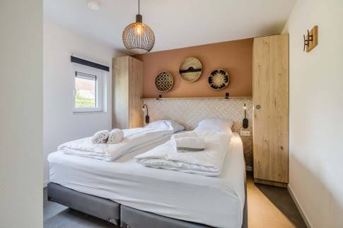 The Slaapkamer 1 of Type Watervilla Luxe 8 - nr. 402 in Landal Zeebad
