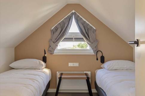 The Slaapkamer 4 of nr. 014 - type Strandlodge 8 in Vakantiepark Boomhiemke