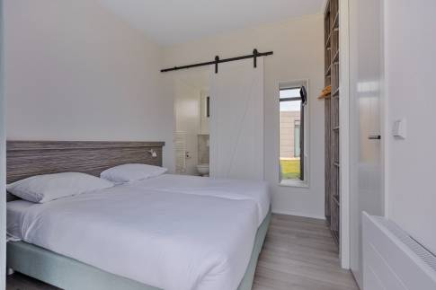 The Slaapkamer 2 of nr. 043 - Lodge 4B in Landal Park Wijdenes