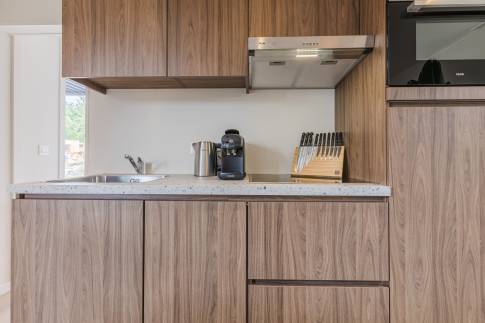 The Keuken of Type Lodge de l'Horizon Wellness - 4BE4 in Landal Namur Nature