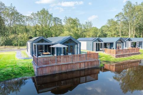 The Buiten of Type Jonkheer - 6L2 Waterlocatie in Landal Landgoed Bourtange