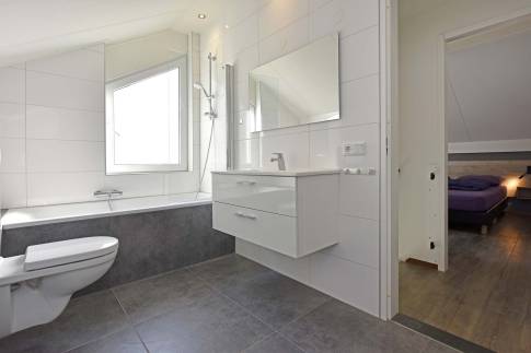 The Badkamer 2 of nr. 203 - type Luxe Villa 6B in Resort Arcen