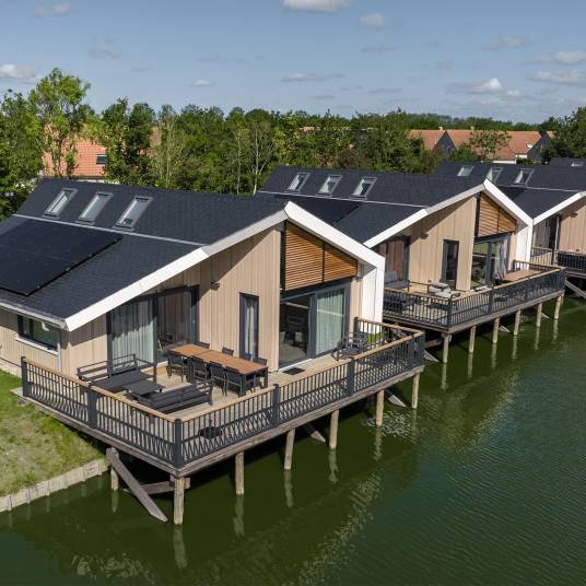 The Buiten of Type Watervilla Luxe 8 - nr. 402 in Landal Zeebad